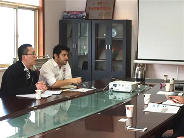 英國(guó)橡膠壩客戶(hù)來(lái)我司參觀并商討進(jìn)一步合作事宜